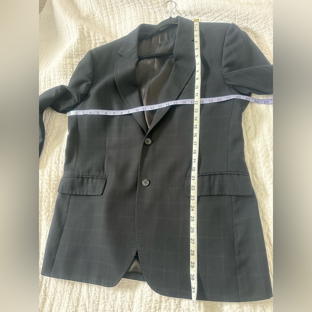 Dolce & Gabbana 100% Virgin Wool Designer Suit | Subtle Checkered Pattern - Picture 14 of 17